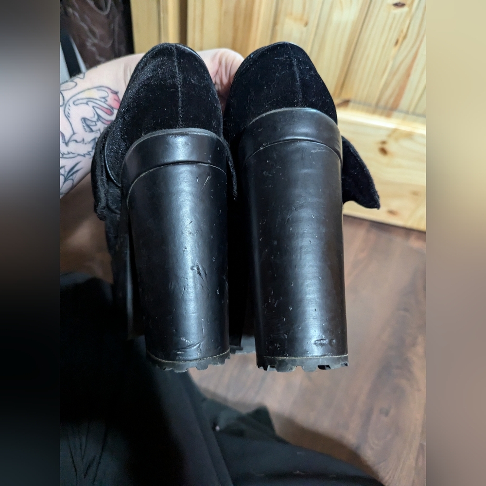 Current Mood Velvet Bat Wing Platform Heels - Picture 4 of 7